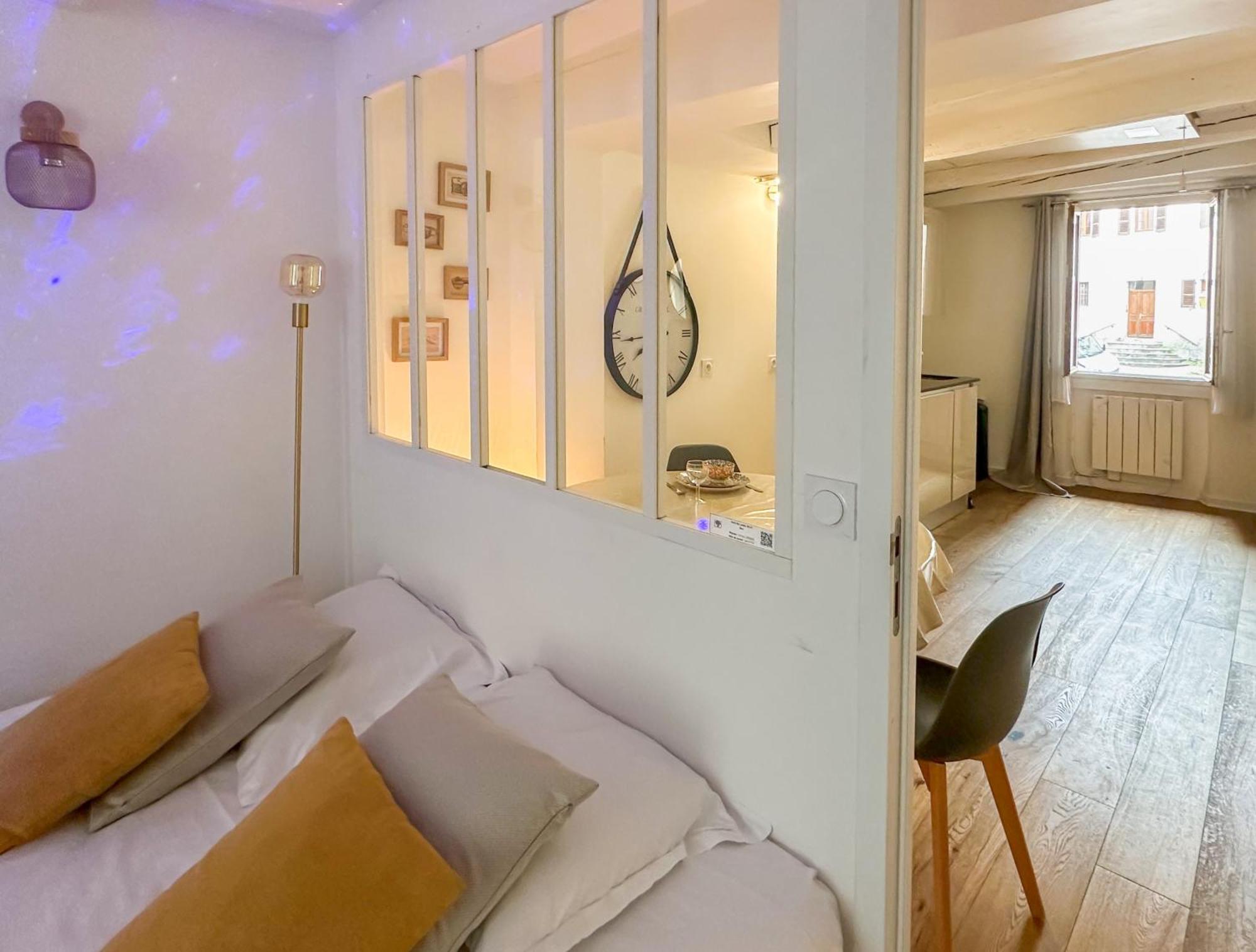 Night Desires Vieille Ville Annecy Charmant อานซี ภายนอก รูปภาพ